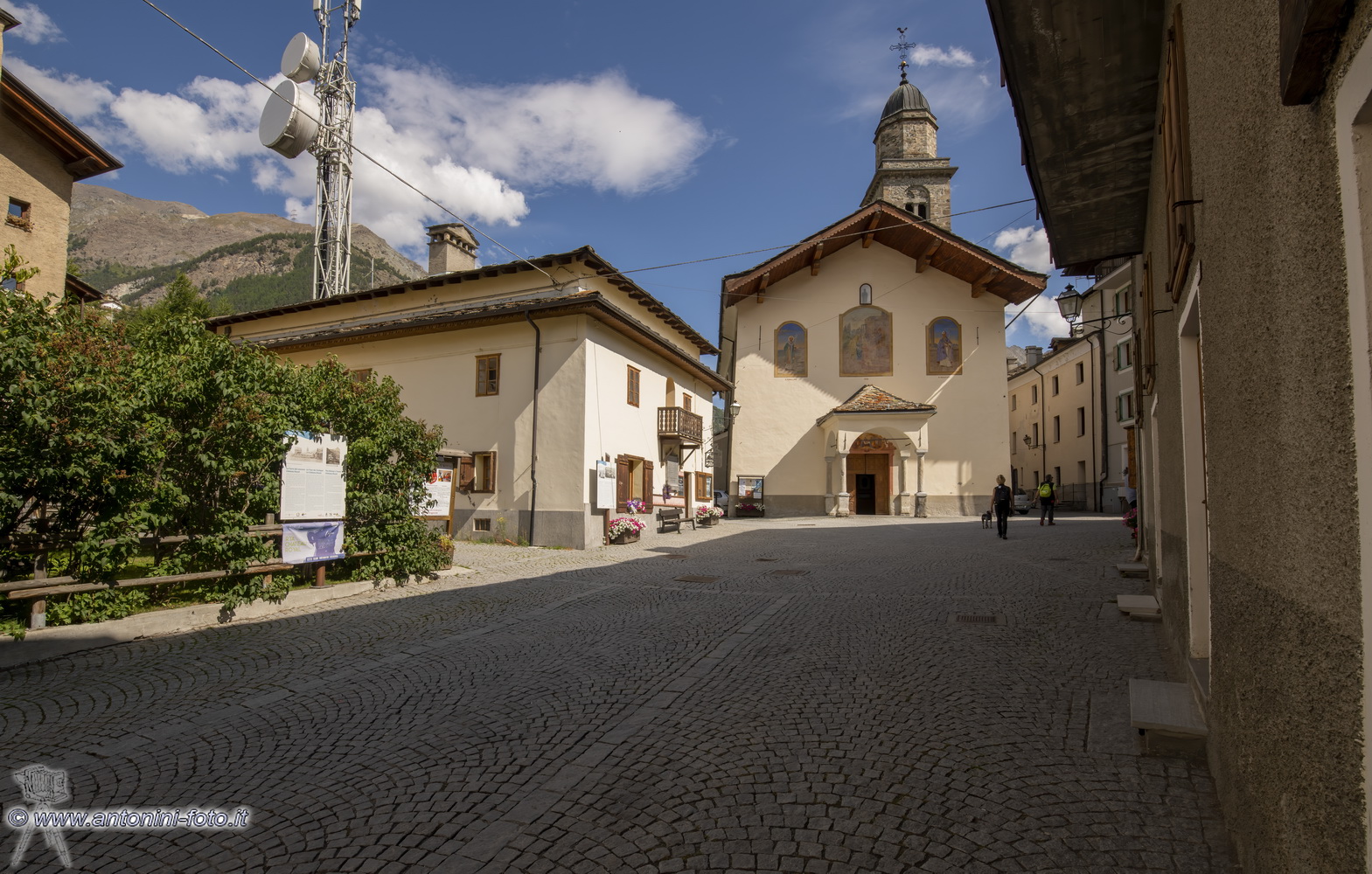 Foto 17 di 59