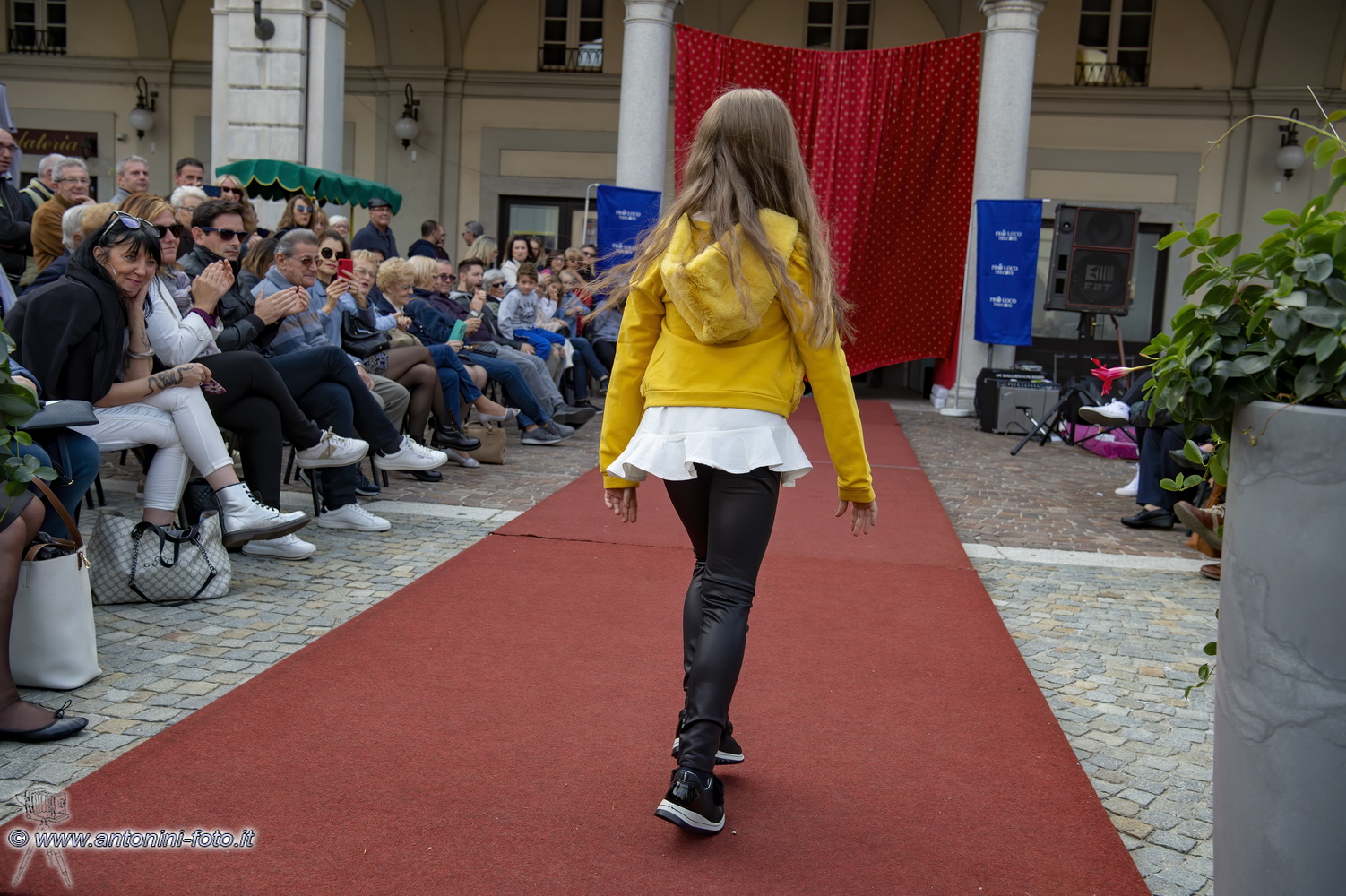 Foto 077 di 140