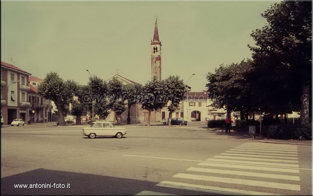 Piazza Cattaneo 1972