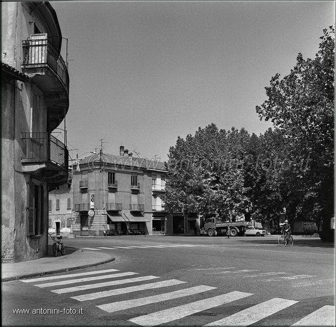 Piazza Cattaneo 1972