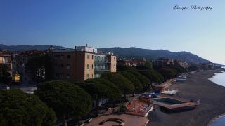 Foto 23 di 47