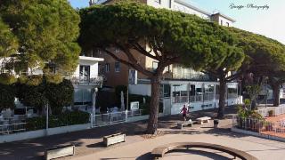 Foto 30 di 47