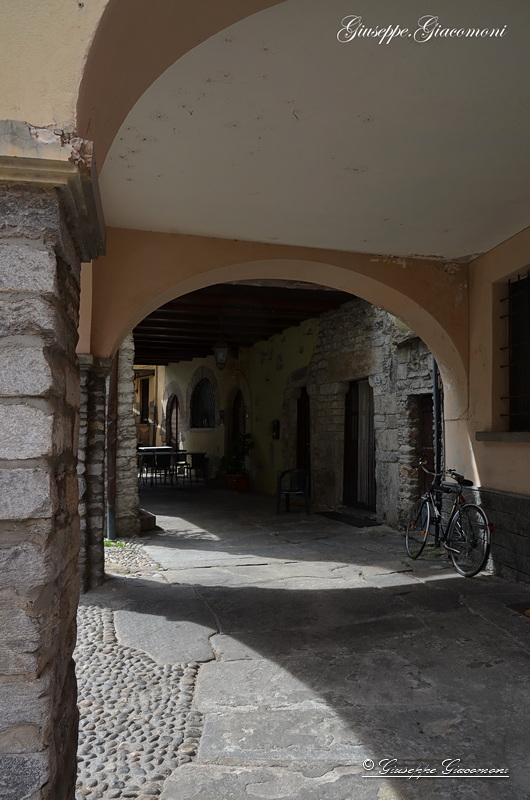 Foto 11 di 89