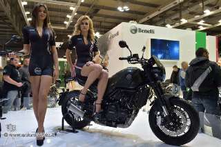Foto 100 di 223