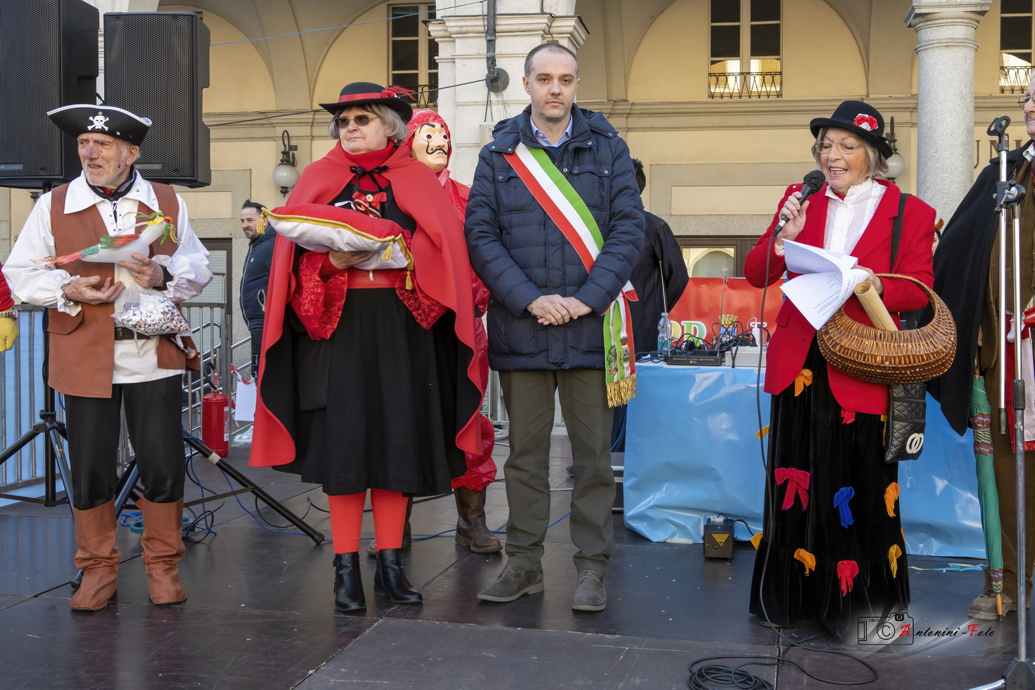  Foto 084 di 172