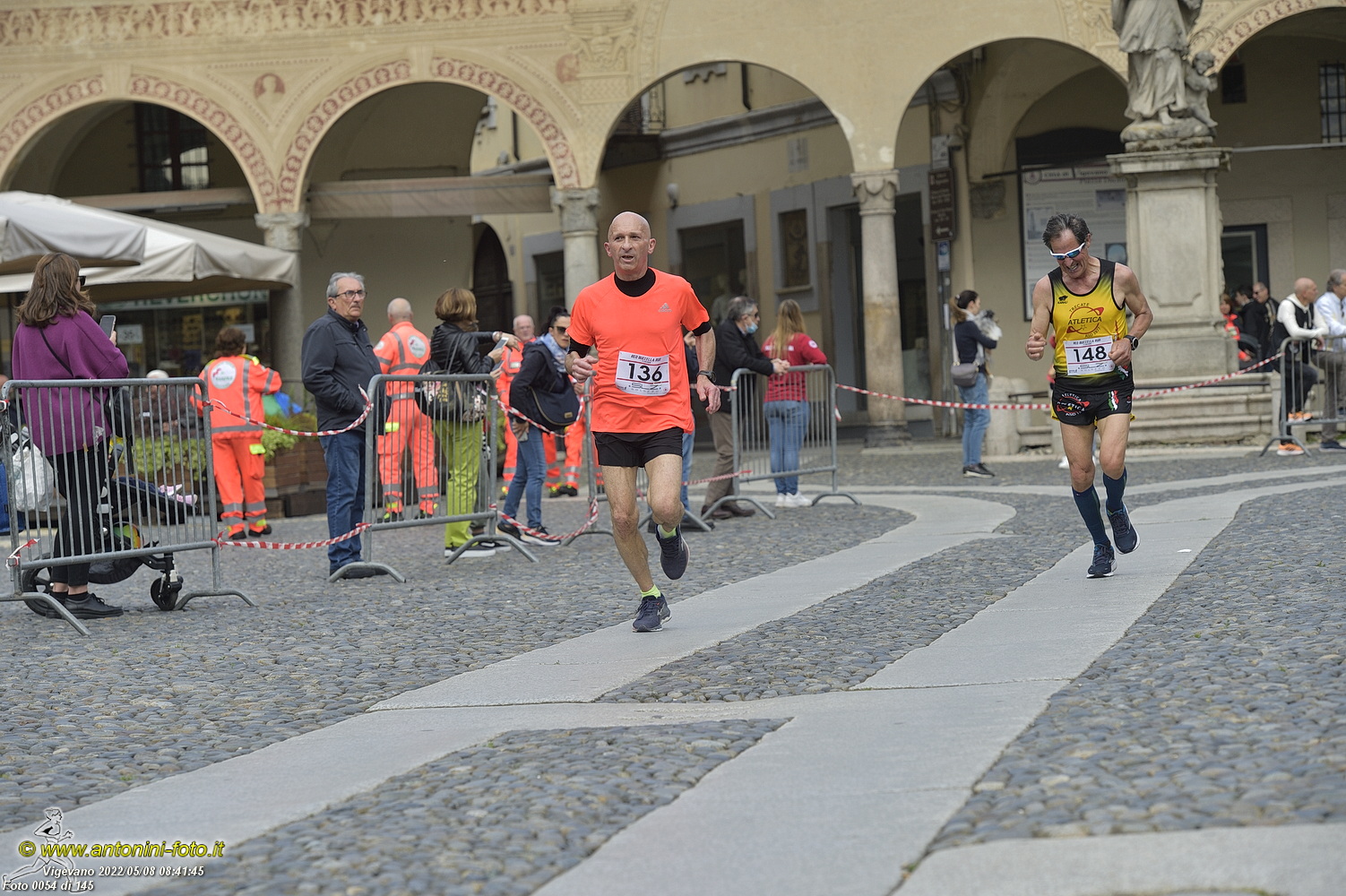Foto 0054 di 145