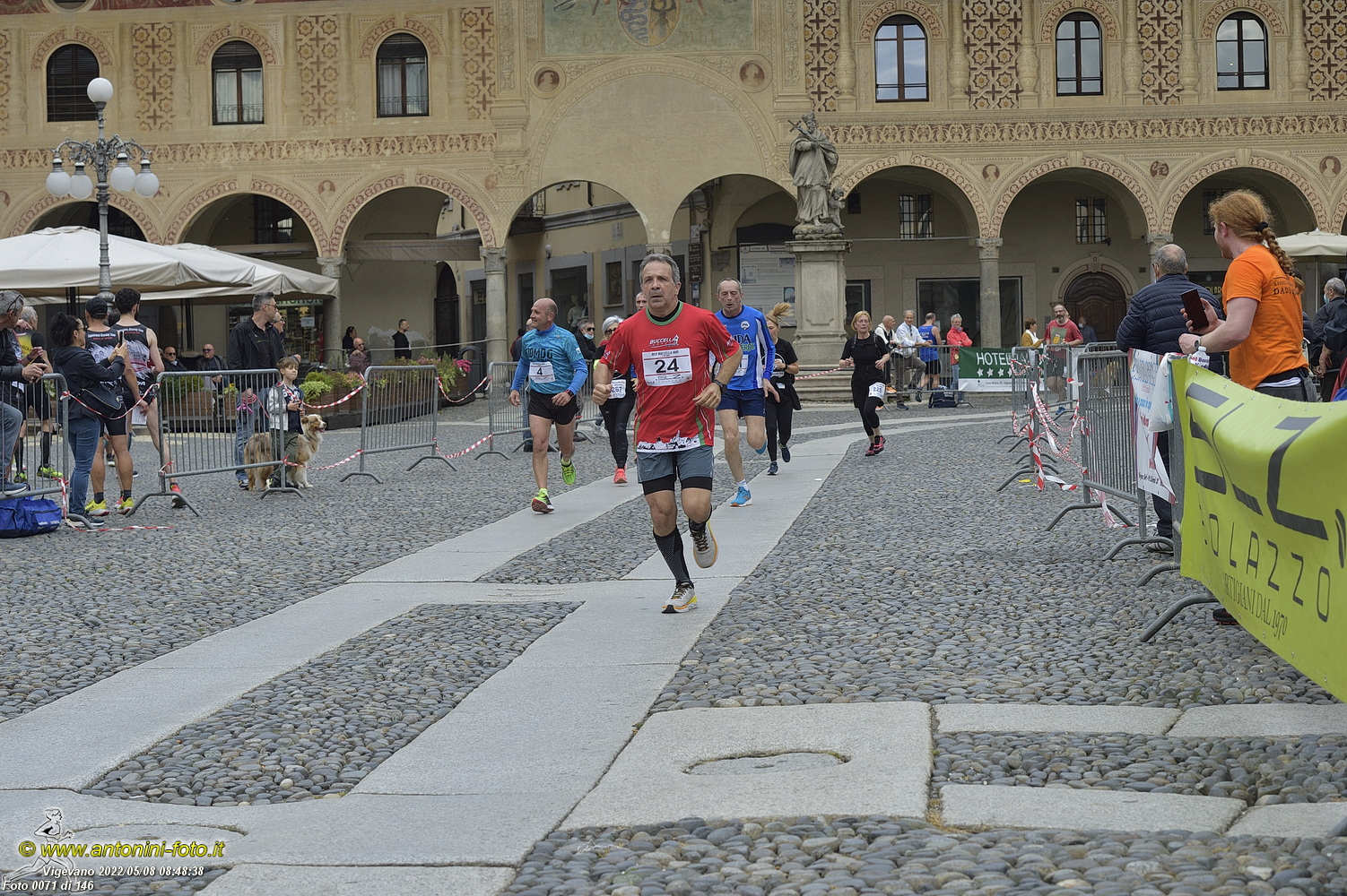 Foto 0071 di 146
