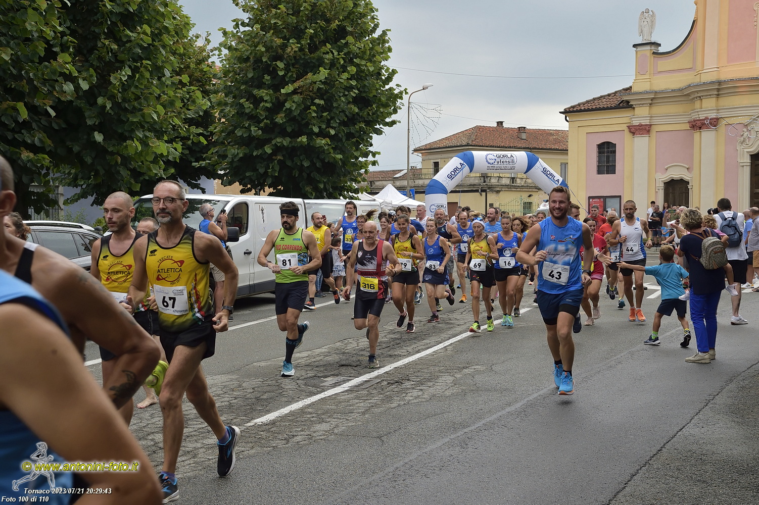 Foto 100 di 110