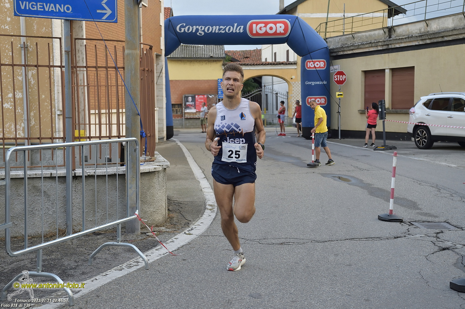 Foto 028 di 139