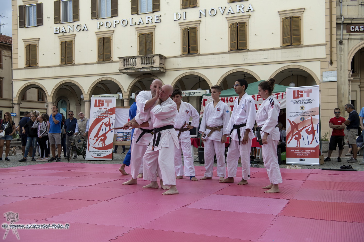 Foto 052 di 139