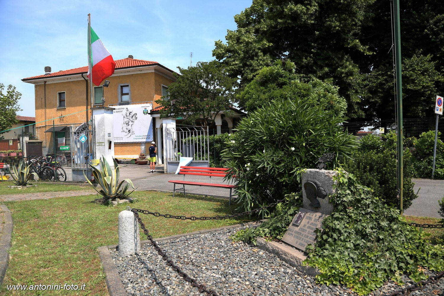 26  D42A7586-