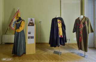 Foto 13 di 44